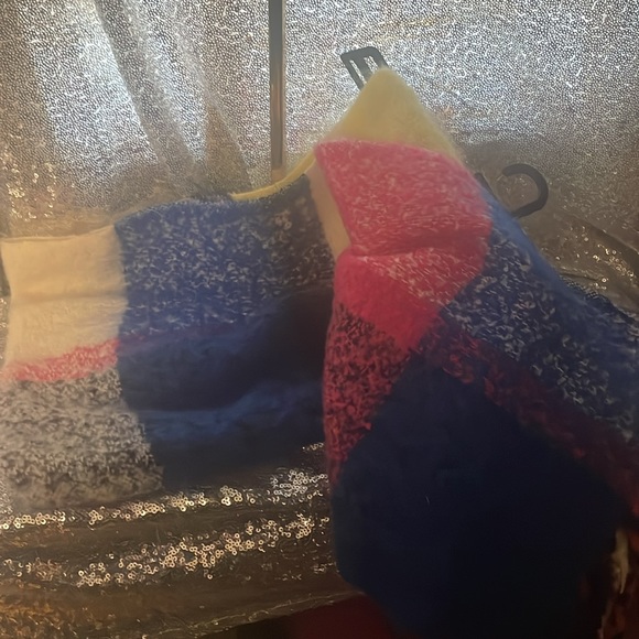 Forever 21 scarf, hat and gloves set. NWT - Picture 5 of 5